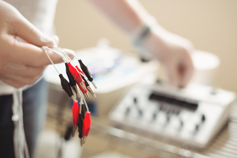 Jak wybrać aparat EKG do gabinetu lekarskiego – praktyczny poradnik dla lekarzy i placówek medycznych